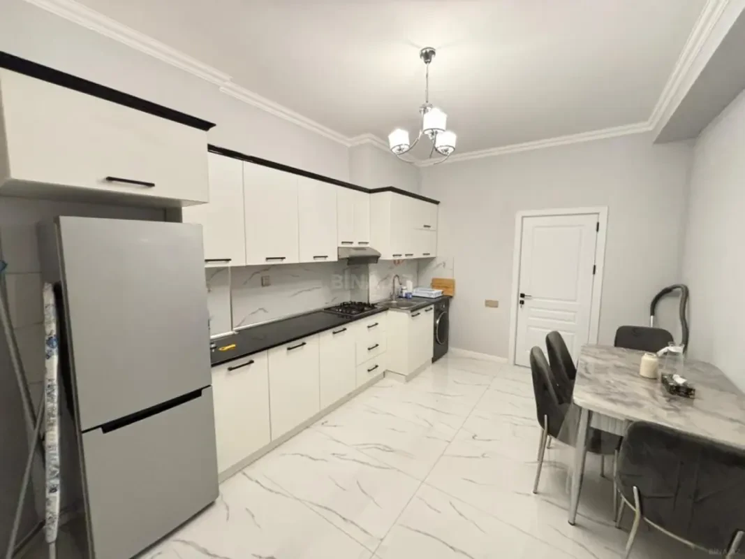 Kirayə verilir 2 otaqlı mənzil 85 m²