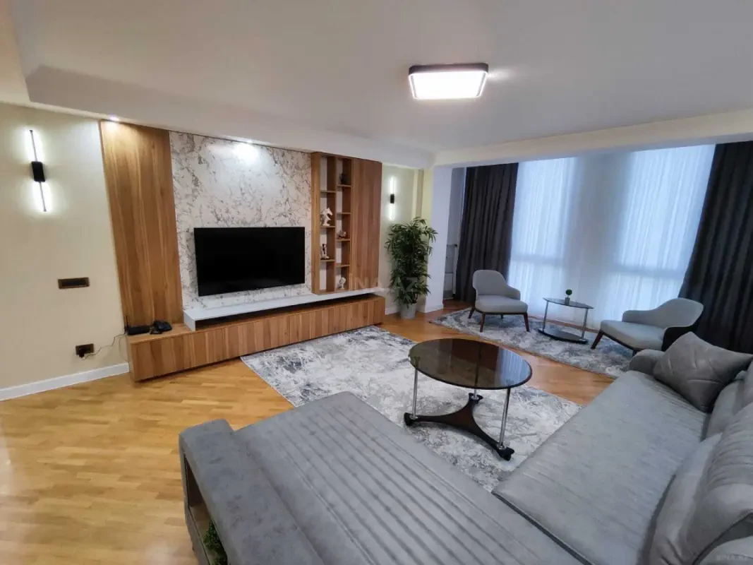 Kirayə verilir 2 otaqlı mənzil 80 m²