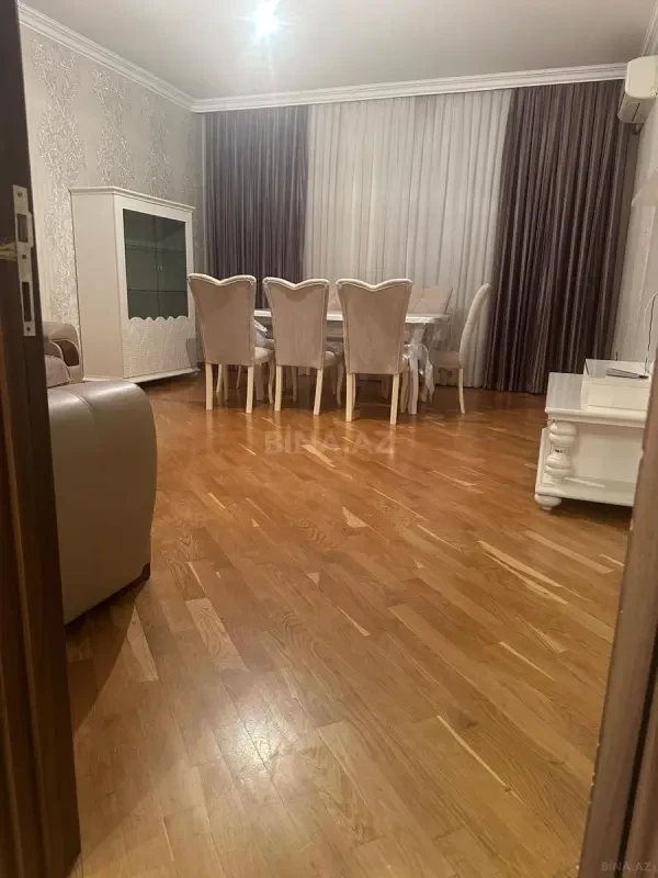 Kirayə verilir 3 otaqlı mənzil 129 m²