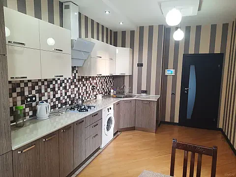 Kirayə verilir 3 otaqlı mənzil 138 m² — Bakı 3 otaq 138.00 m²