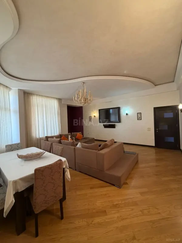 Satılır 3 otaqlı mənzil 168 m²