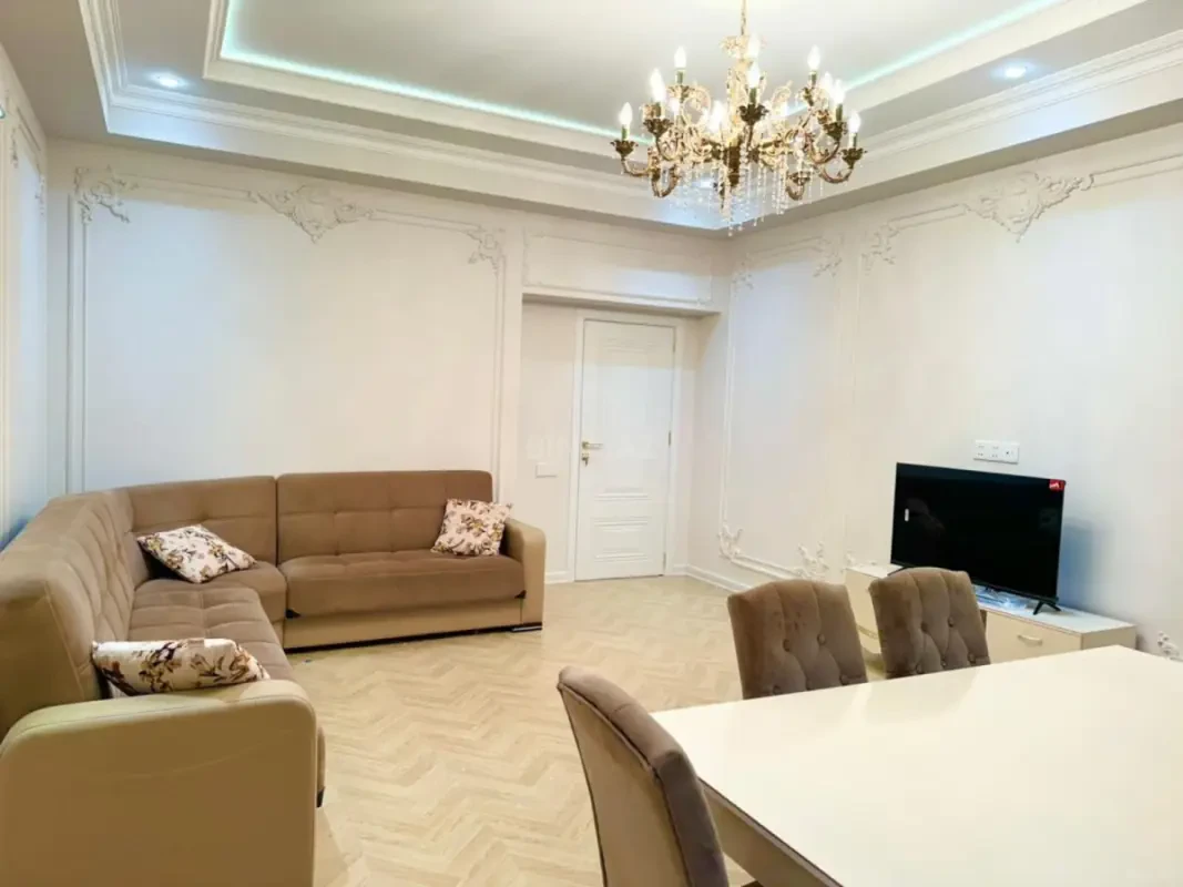 Kirayə verilir 2 otaqlı mənzil 90 m²