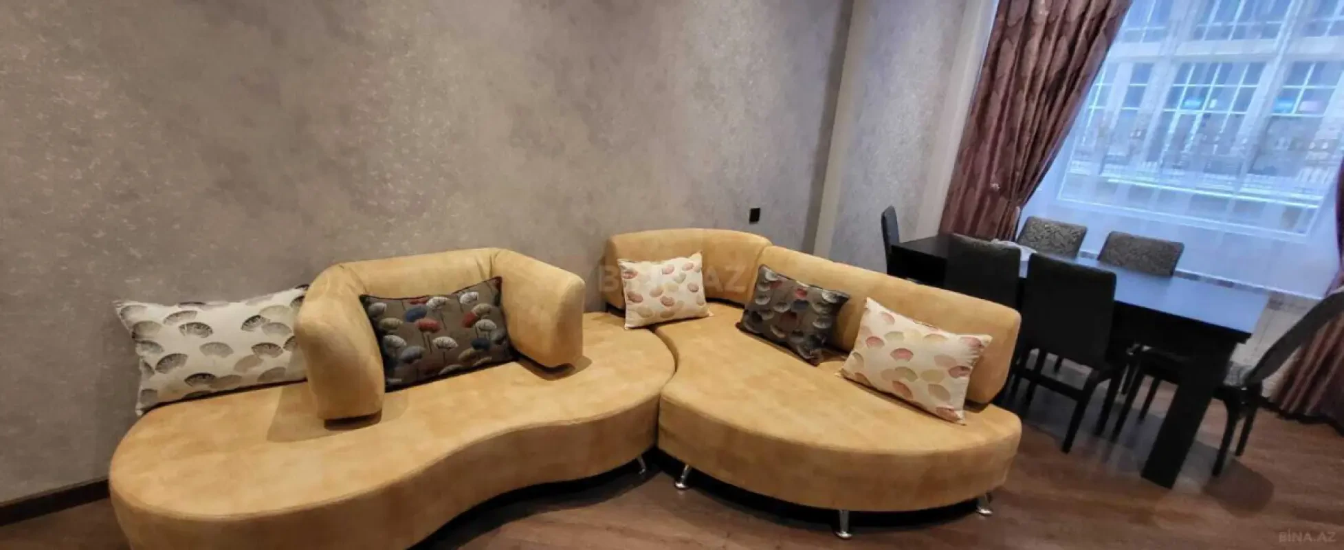 Kirayə verilir 2 otaqlı mənzil 74 m²