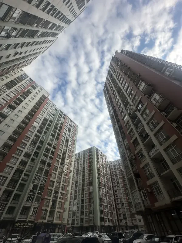 Kirayə verilir 2 otaqlı mənzil 80 m²