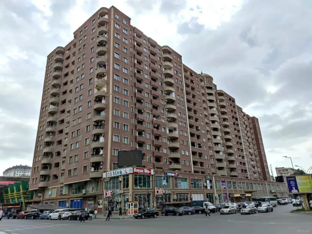 Satılır 3 otaqlı mənzil 156 m²