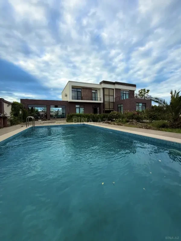 Kirayə verilir 6 otaqlı həyət evi 430 m²