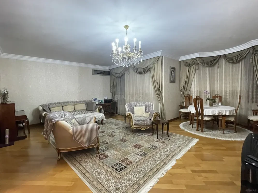 Satılır 3 otaqlı mənzil 161.3 m²