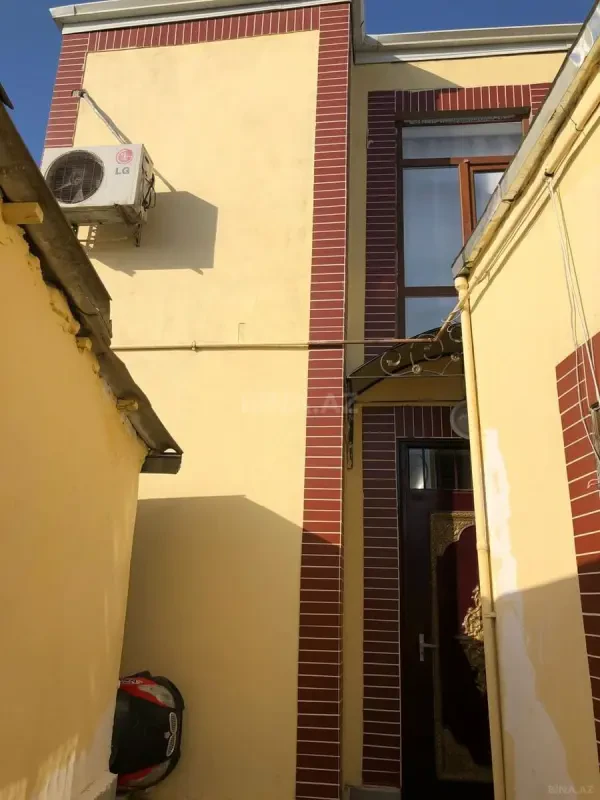 Satılır 9 otaqlı həyət evi 350 m²