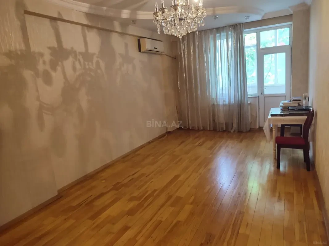 Satılır 3 otaqlı mənzil 123 m²