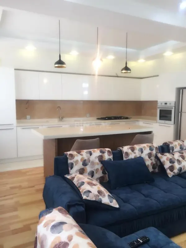 Kirayə verilir 3 otaqlı mənzil 160 m²