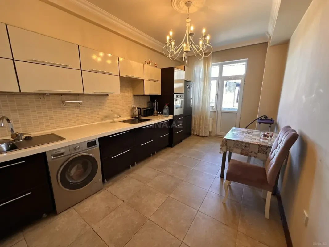 Satılır 3 otaqlı mənzil 128 m²