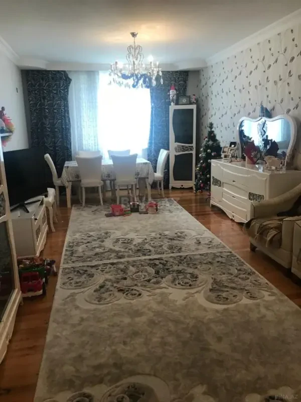 Satılır 4 otaqlı mənzil 114 m²
