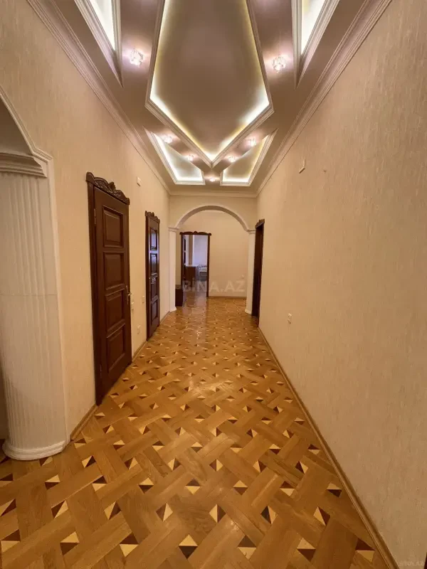 Satılır 3 otaqlı mənzil 140 m²