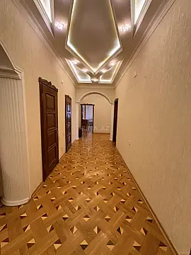 Satılır 3 otaqlı mənzil 140 m² — Bakı, İnşaatçılar 3 otaq 140.00 m²
