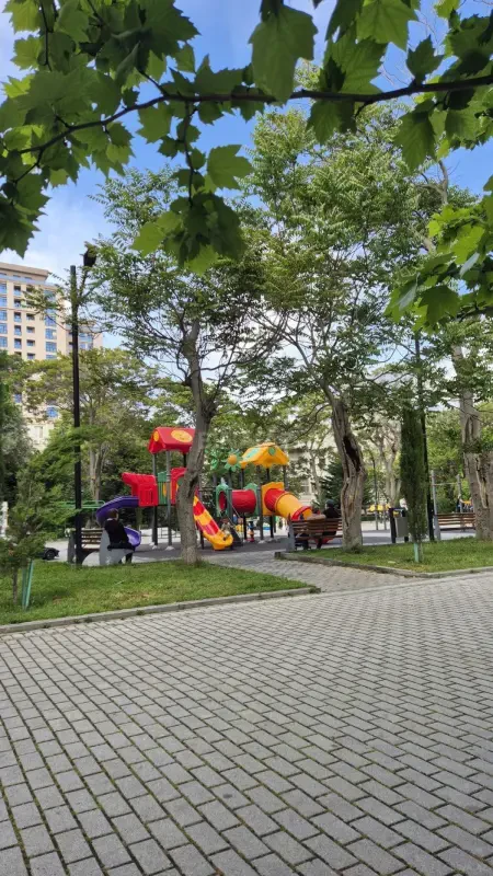 Satılır 3 otaqlı mənzil 130 m²