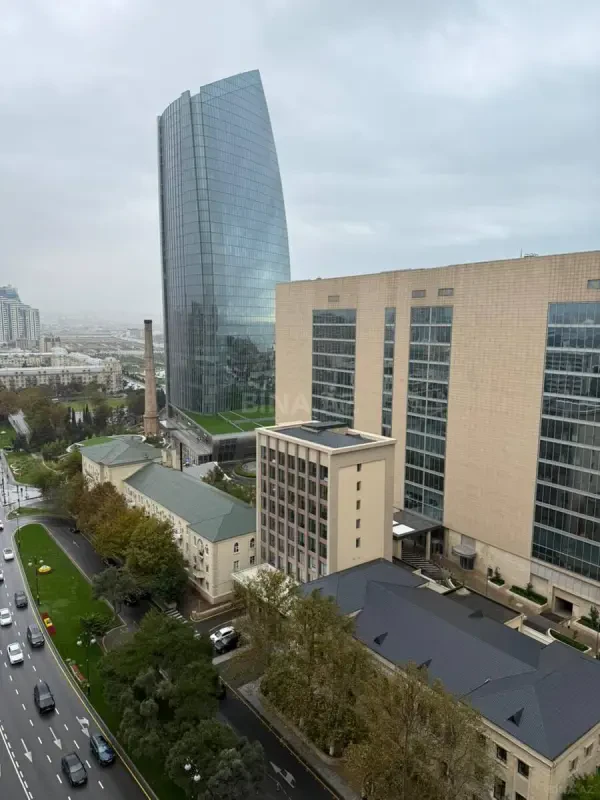 Kirayə verilir 3 otaqlı mənzil 175 m²