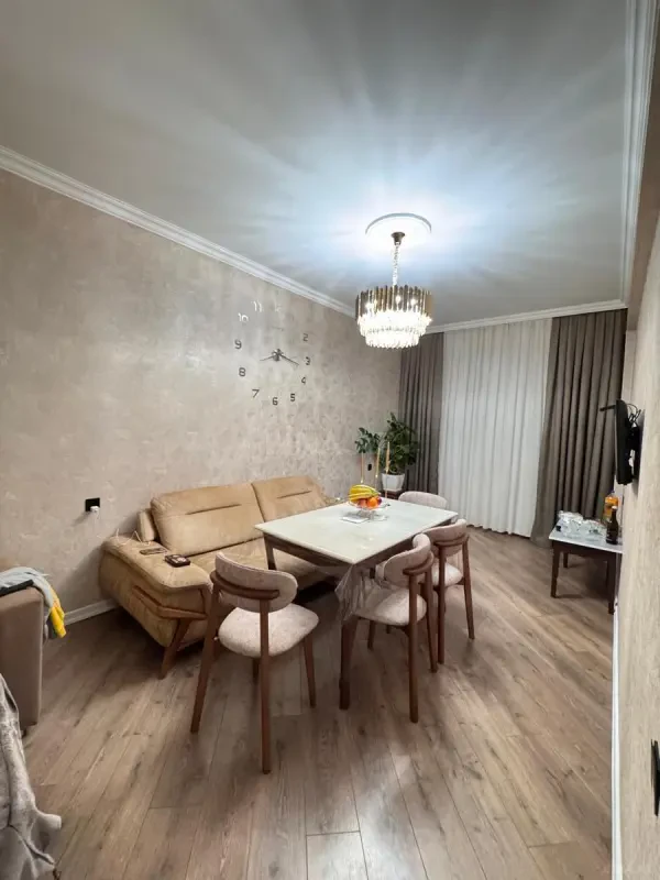Satılır 2 otaqlı mənzil 67 m²