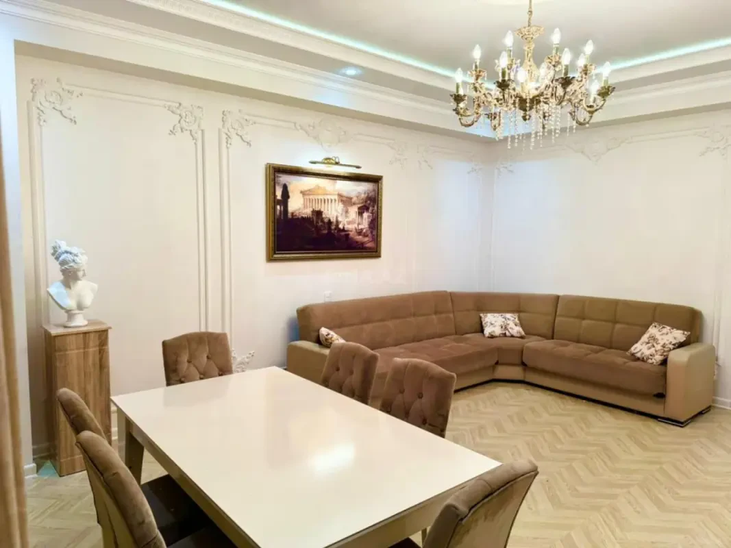 Kirayə verilir 2 otaqlı mənzil 90 m²