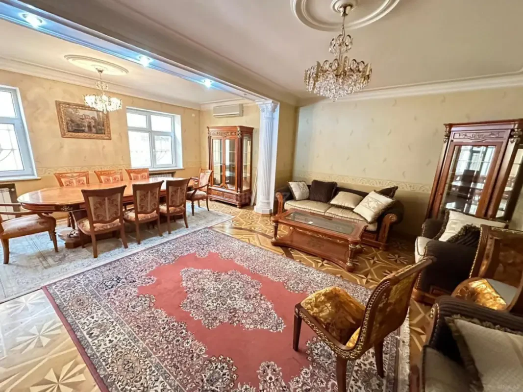 Satılır 5 otaqlı həyət evi 250 m²