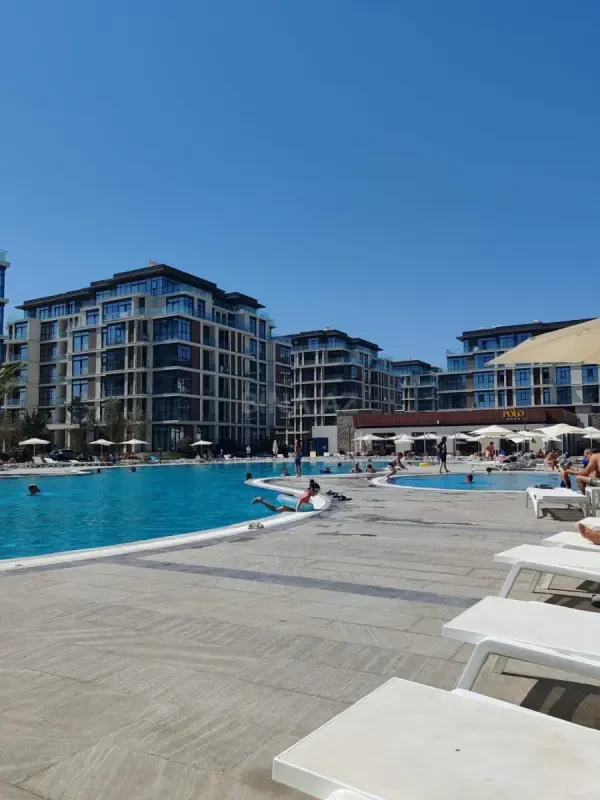 Satılır 3 otaqlı mənzil 130 m²