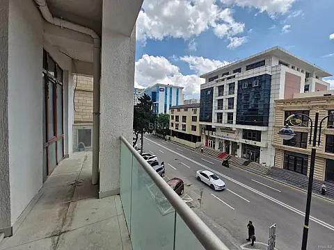 Satılır 3 otaqlı mənzil 129 m² — Bakı 3 otaq 129.00 m²