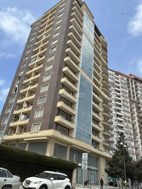 Satılır 3 otaqlı mənzil 158 m²