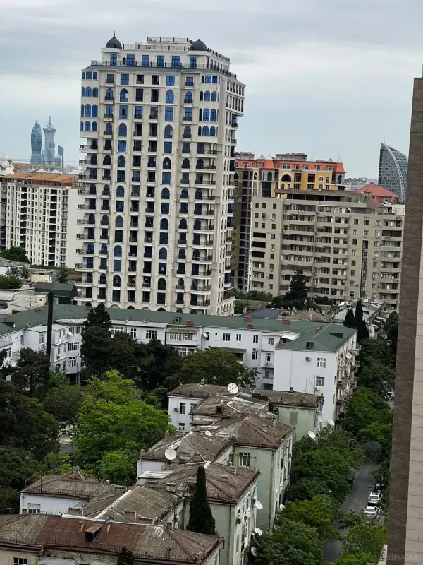 Satılır 2 otaqlı mənzil 87 m²