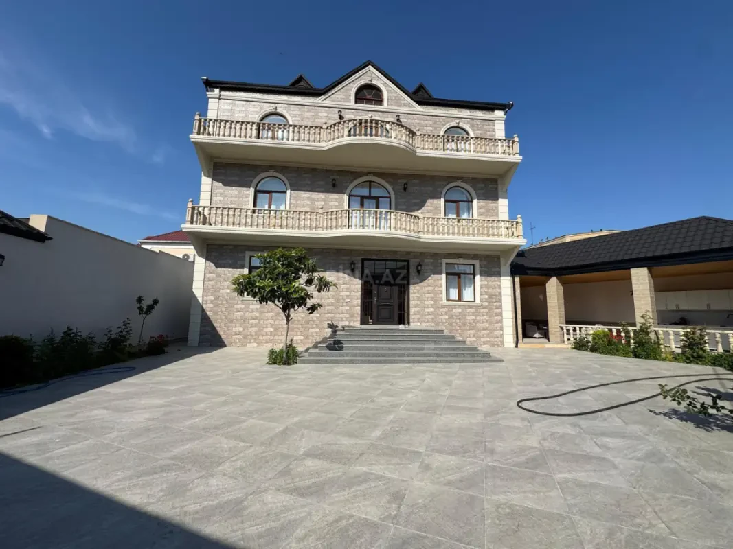 Satılır 8 otaqlı həyət evi 415 m²