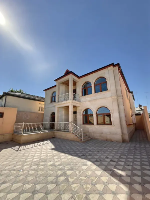 Satılır 6 otaqlı həyət evi 250 m²