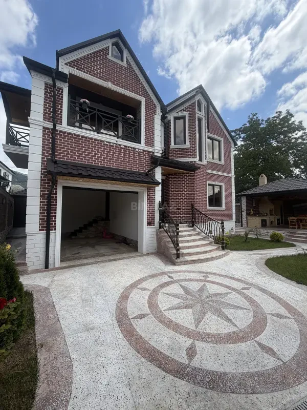 Satılır 6 otaqlı həyət evi 250 m²