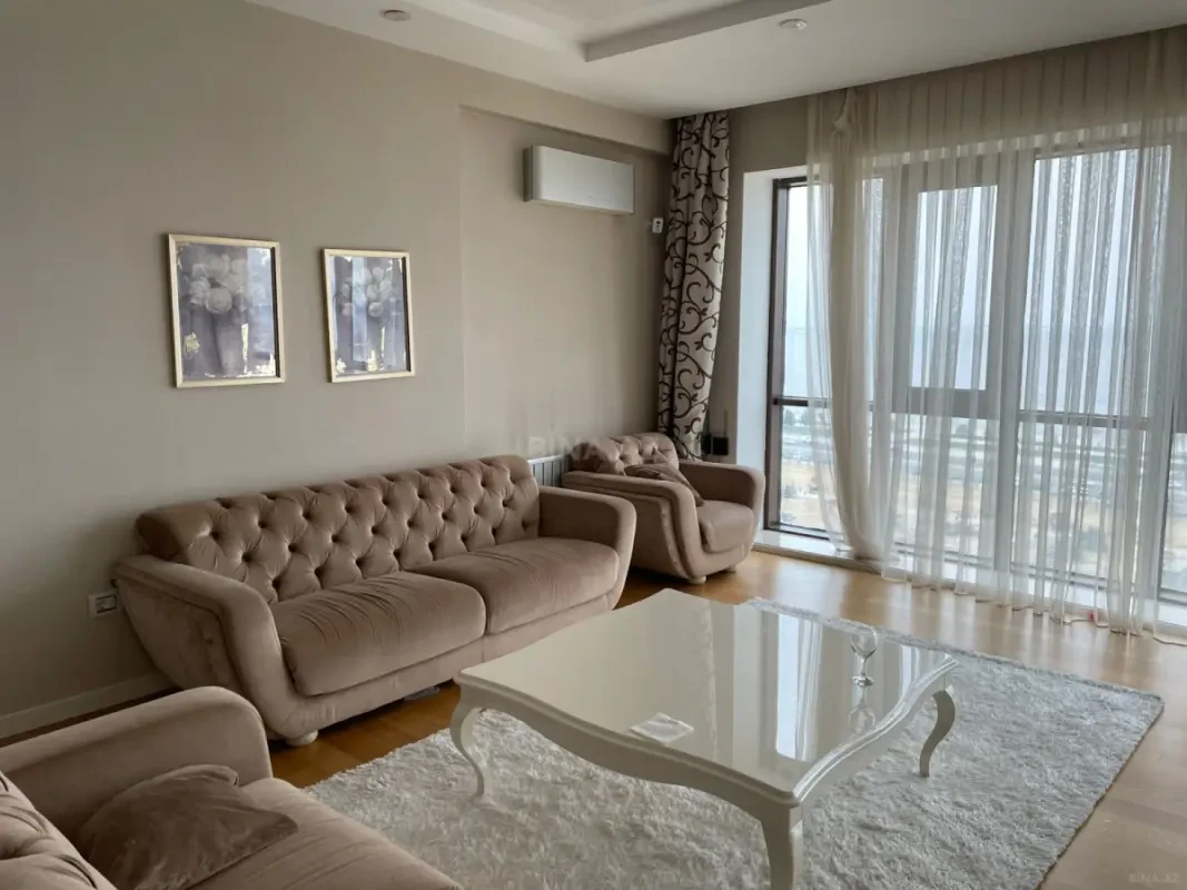 Kirayə verilir 3 otaqlı mənzil 180 m²