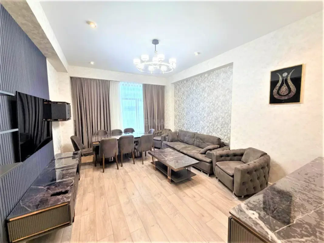 Kirayə verilir 4 otaqlı mənzil 150 m²