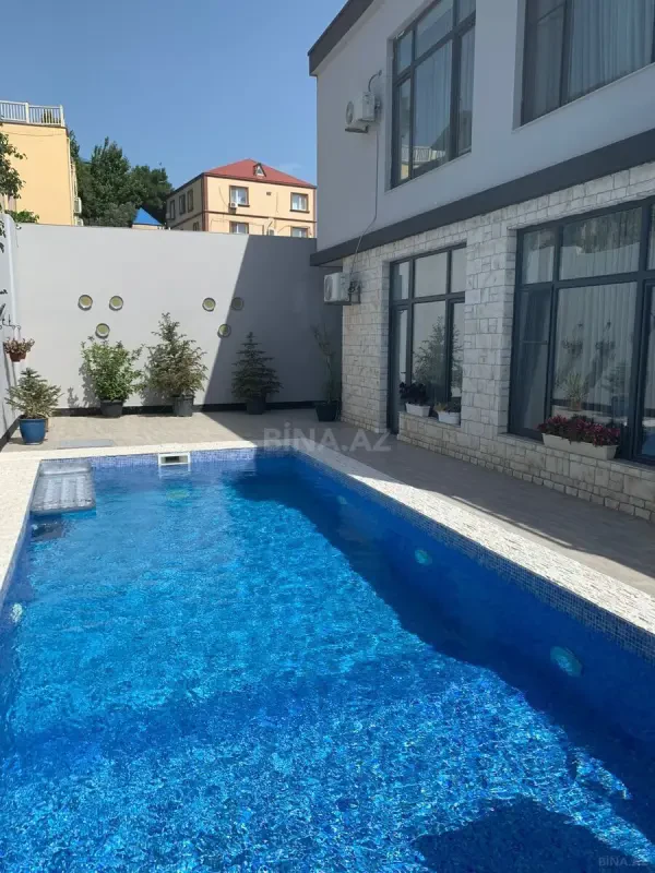 Kirayə verilir 6 otaqlı həyət evi 300 m²