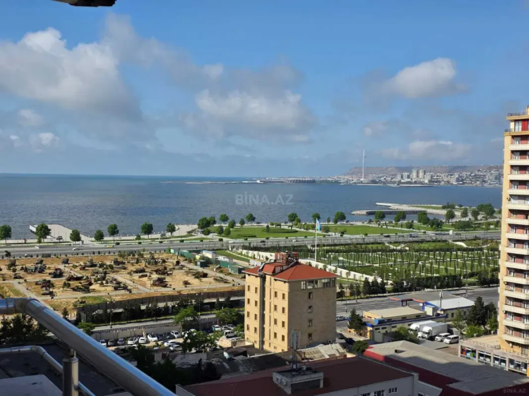 Satılır 4 otaqlı mənzil 135 m²