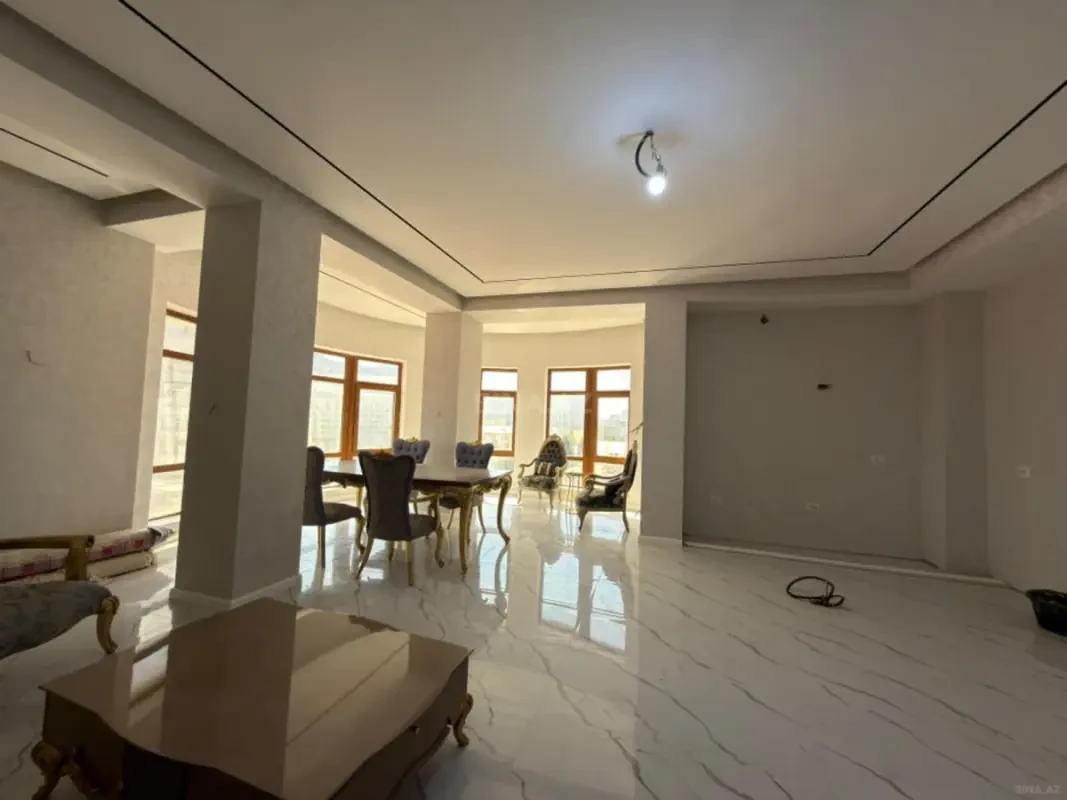 Satılır 4 otaqlı mənzil 190 m²