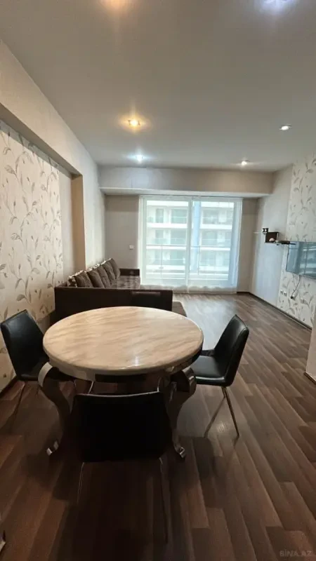Kirayə verilir 2 otaqlı mənzil 100 m²