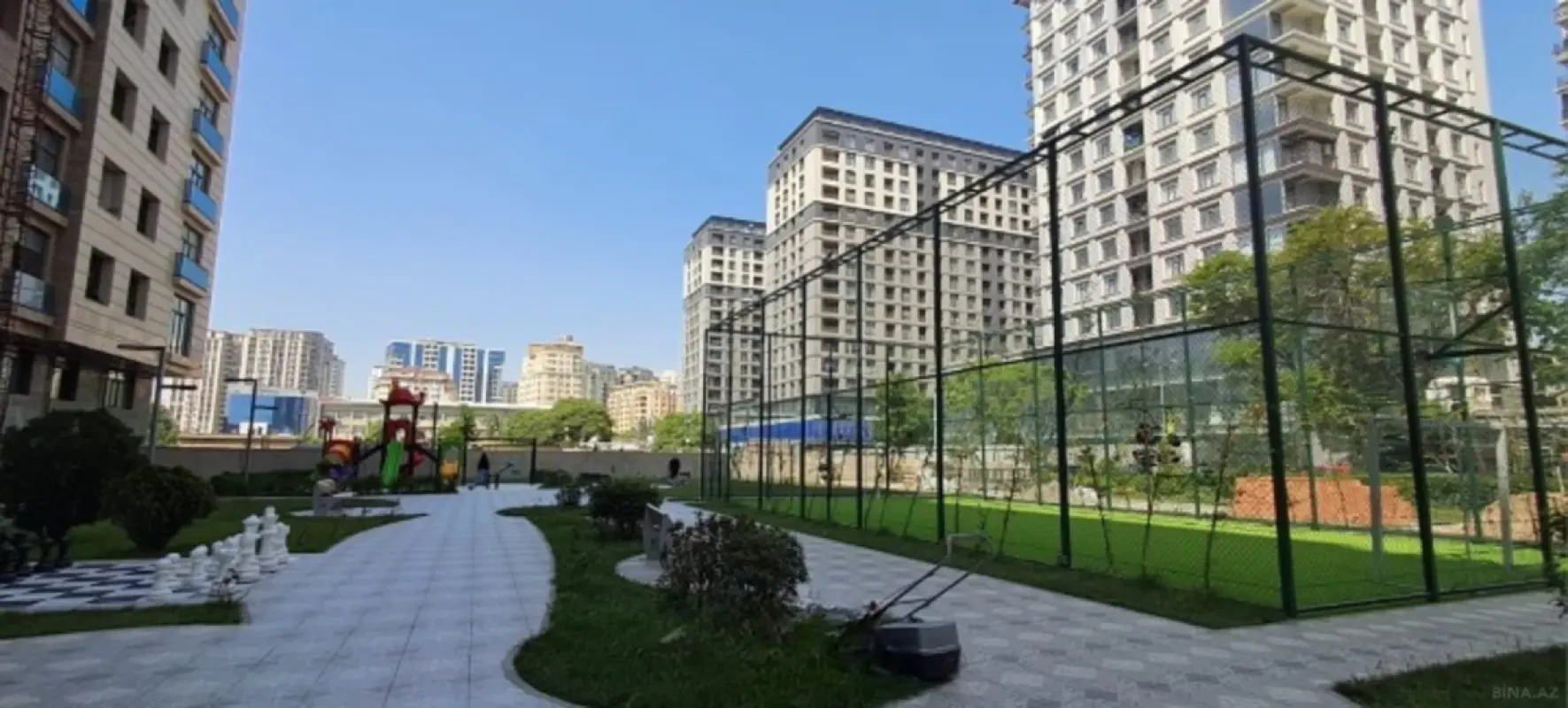 Satılır 4 otaqlı mənzil 195 m²