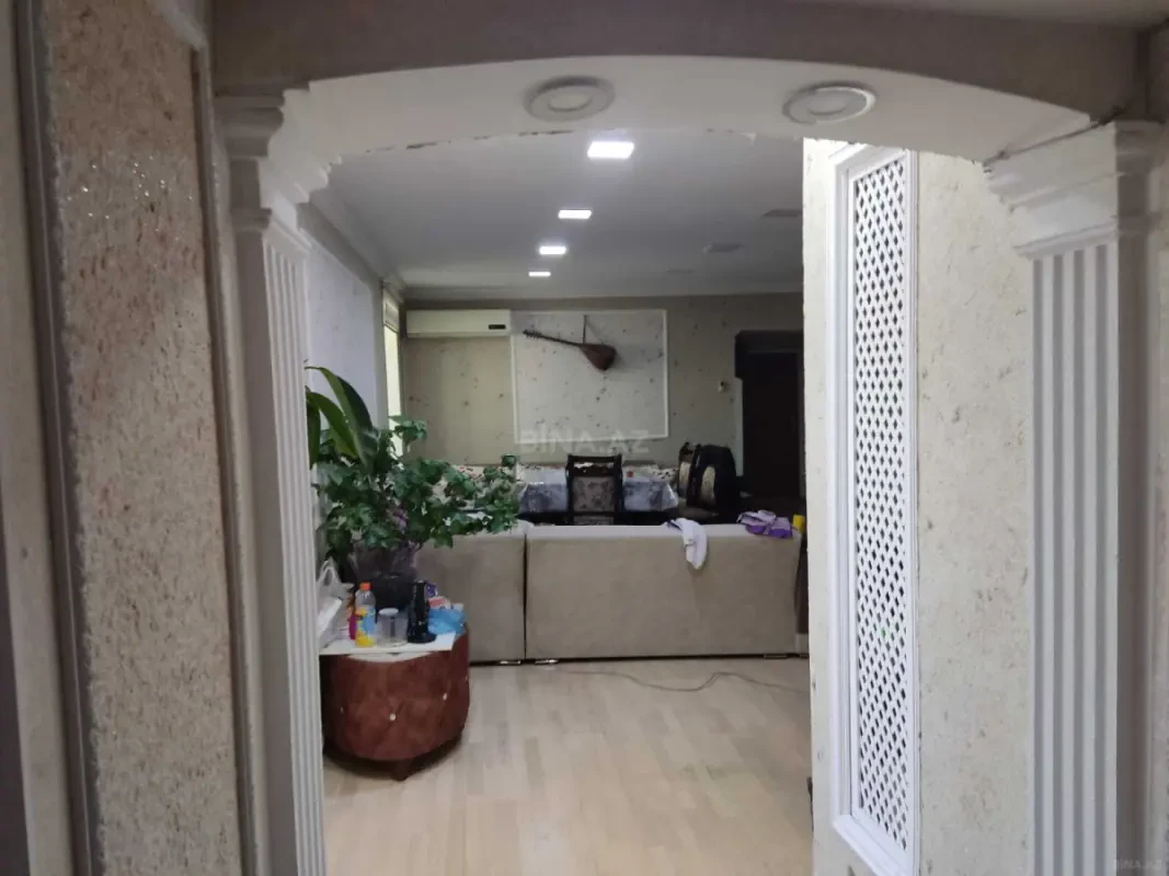 Satılır 5 otaqlı mənzil 150 m²