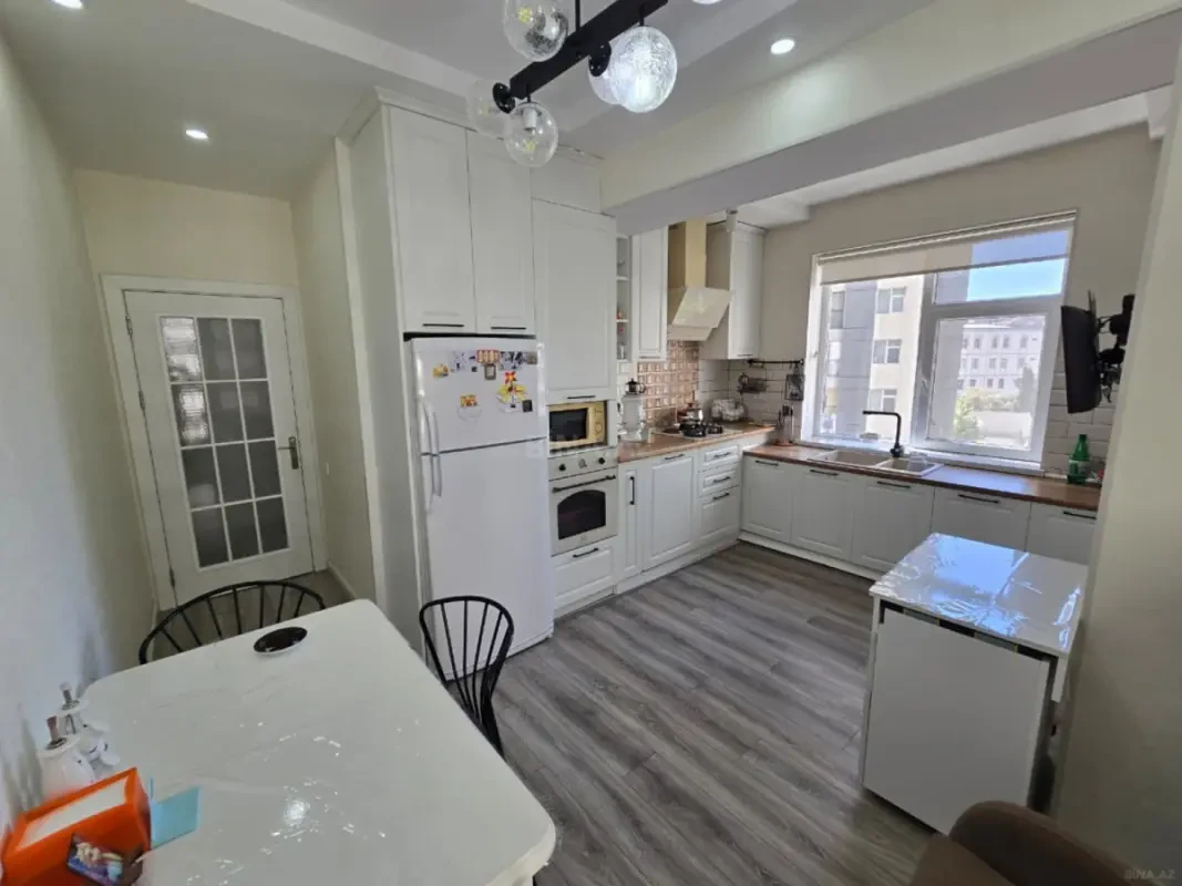 Satılır 4 otaqlı mənzil 120 m²