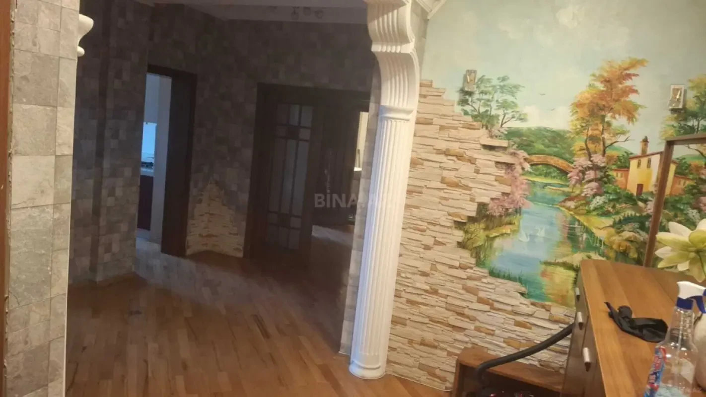 Kirayə verilir 4 otaqlı mənzil 150 m²