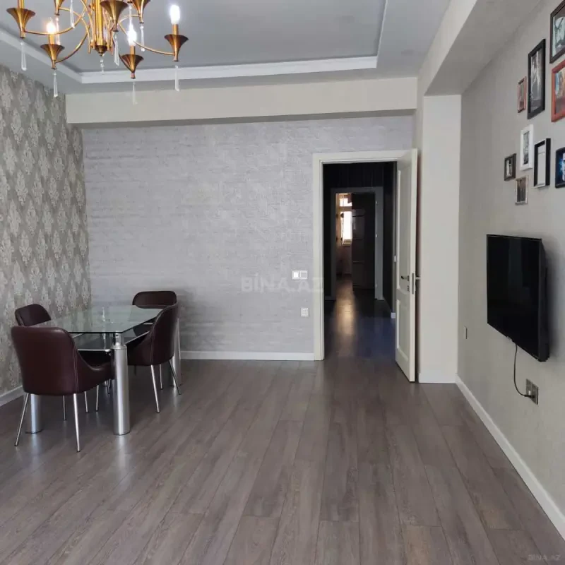 Kirayə verilir 2 otaqlı mənzil 102 m²