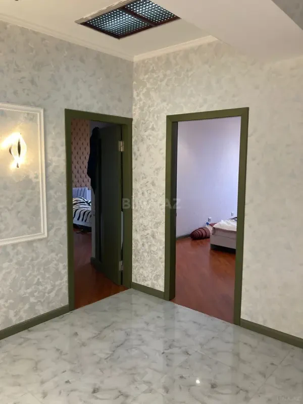 Satılır 3 otaqlı mənzil 131 m²