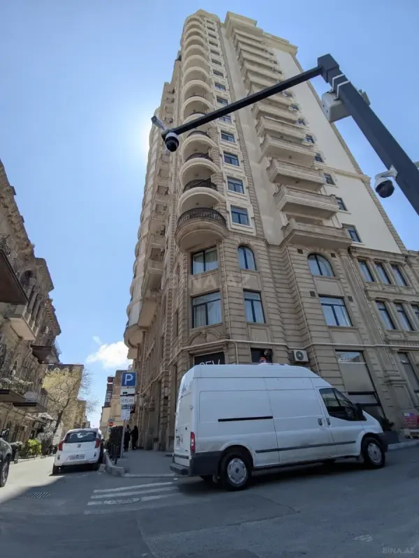 Kirayə verilir 3 otaqlı mənzil 145 m²