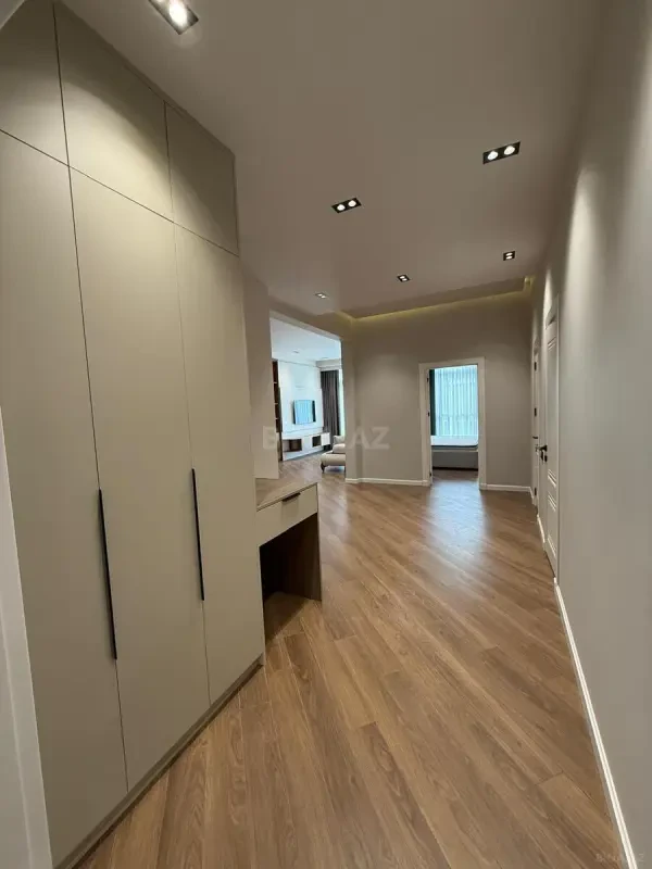 Kirayə verilir 2 otaqlı mənzil 94 m²