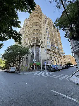 Satılır 4 otaqlı mənzil 220 m² — Bakı 4 otaq 220.00 m²