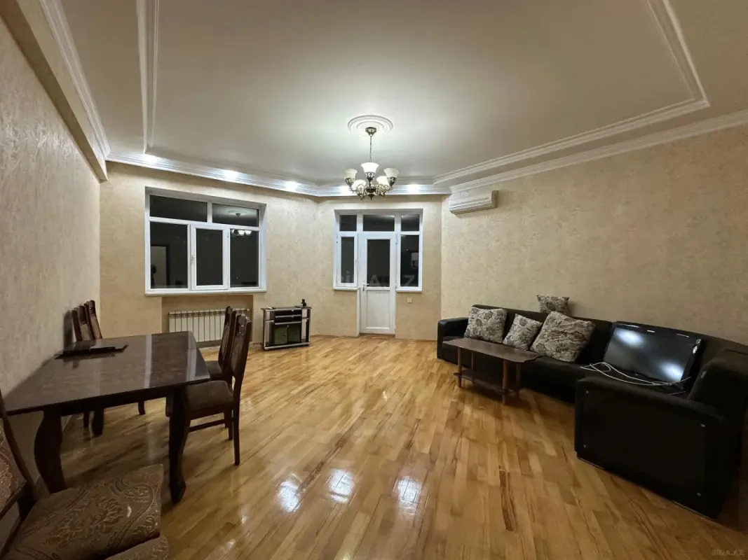 Kirayə verilir 3 otaqlı mənzil 138 m²