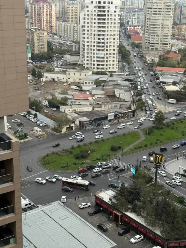 Satılır 3 otaqlı mənzil 145 m²