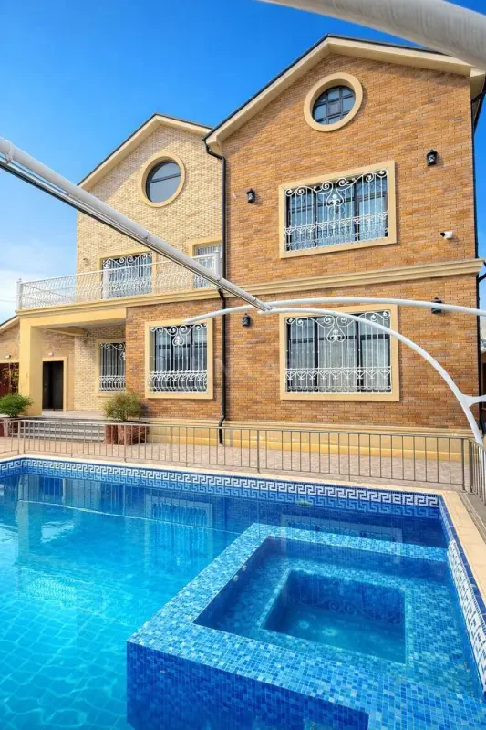 Kirayə verilir 6 otaqlı həyət evi 250 m²