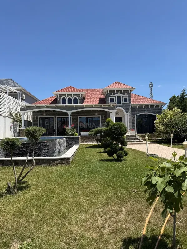 Satılır 5 otaqlı həyət evi 253 m²