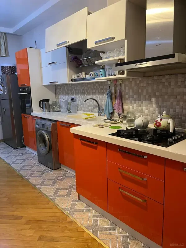 Kirayə verilir 4 otaqlı mənzil 170 m²